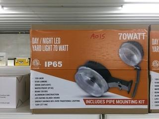 70W LED Dusk to Dawn Yard Light with Pole Kit, New.