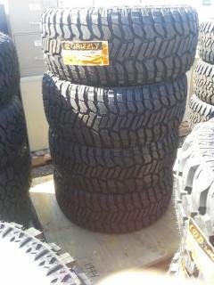 Lot of (4) Grizzly Passenger Car Tires 33 X 12.50R18LT.