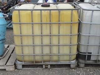 1000 Litre Plastic Container W/Cage. 