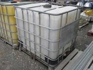 1000 Litre Plastic Container W/Cage. 