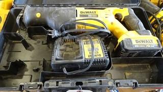 Dewalt Variable Speed Reciprocating Saw Cordless 20 V #DCS 380 c/w charger, battery and case