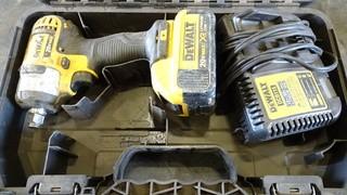 Dewalt 1/2" Drive Cordless Impact Wrench 20V #DCF880H c/w 2 Batteries 1- Charger and Case