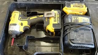 Dewalt 1/4" Impact Driver 20V #DCF887 c/w 2 batteries, 1 charger and case 