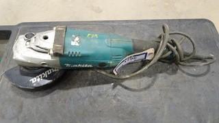 Makita 7" Angle Grinder #GA7020 120V AC/DC