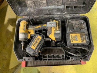 Dewalt 20V 1/4in Cordless Impact Driver C/w Charger And (2) Batteries
