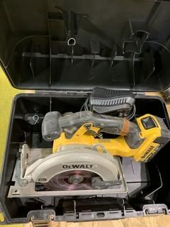 Dewalt 20V 6-1/2in Cordless Circular Saw C/w Charger And Battery