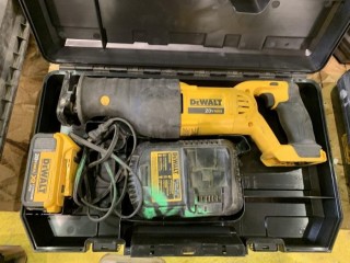 Dewalt 20V Cordless Reciprocating Saw C/w Charger And Battery