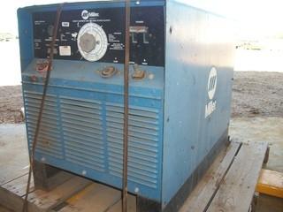 Miller SRH-444 Arc Welding Power Source. SN HF824973