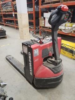 Raymond 8210 24V Power Pallet jack sn 821-17-18149