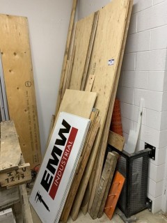 Qty Of Assorted Size Pieces Of Plywood