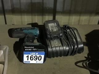 Makita V453 Cordless Drill w/Spare Battery and Charger.
