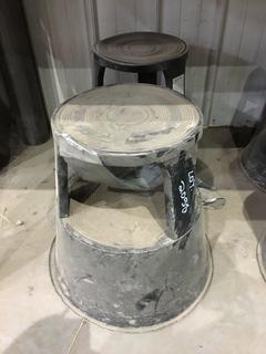 Quantity of Round Stepping Stool (2) 