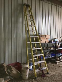 Featherlite 12' Fiberglass Ladder. 