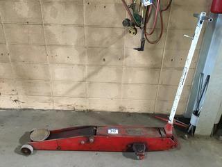 Hydraulic Floor Jack. 