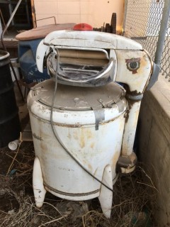 Coffield Vintage Wringer Washing Machine.