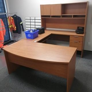 U-Shaped Office Desk C/w Hutch, Organizers, Power Bars And Space Heater