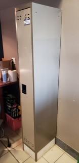 (1) Locker