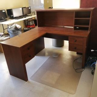 L-Shaped Wood Office Desk C/w Hutch