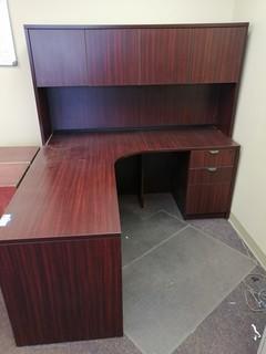 L-Shaped Wood Office Desk C/w Hutch