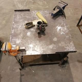 4ft X 4ft Metal Shop Table C/w (2) Vise