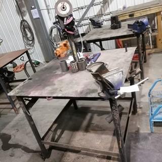 4ft X 4ft Metal Shop Table C/w (2) Vise