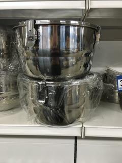 Lot of (2) 6L HumiGuard Clamp Containers.