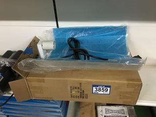 Lot of (2) Simple Reflector, 36cm x 17cm x 60cm.