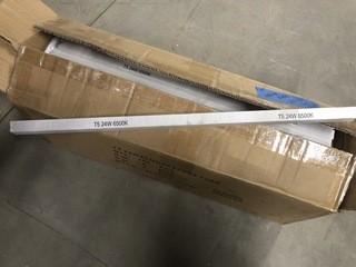 Box of (100) T5 24W 6500K Fluorescent Tubes.