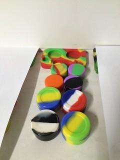 Lot of (1) Concentrate Dab Platforms & (8) Concentrate Jars.