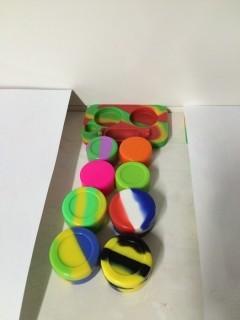 Lot of (1) Concentrate Dab Platforms & (8) Concentrate Jars.