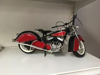 Indian Chief 1998 1:6 Scale Motorcycle.
