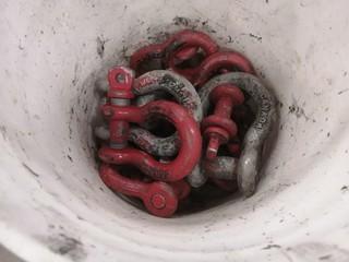 Qty Of Assorted Size Shackles