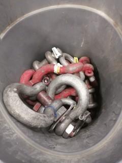 Qty Of Assorted Size Shackles