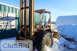 International 252 Diesel Forklift. 3-stage Mast. Side Shift. **PARTS ONLY**