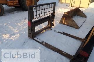 4' Pallet Forks Attachment for Skid Steer. 