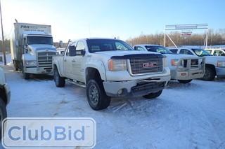 2010 GMC Sierra 2500HD SLT 4x4 Crew Cab Pickup Truck. Duramax Diesel Engine. Automatic Transmission. Headache Rack. (4) Spare Tires. Showing 371,074kms. Unit PRH 130. SN 1GT4K1B62AF107309. **DAMAGE TO FRONT**