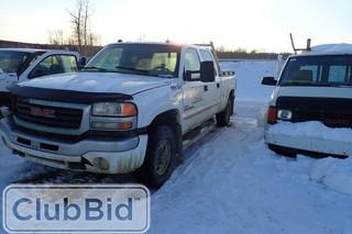 2006 GMC Sierra 2500HD SLT 4x4 Crew Cab Pickup Truck. Diesel Engine. Automatic Transmission. Headache Rack. Kms NA. SN 1GTHK23D76F146554. **INOPERABLE**