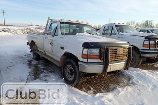 1997 Ford F-250 Regular Cab Pickup Truck. **PARTS ONLY**