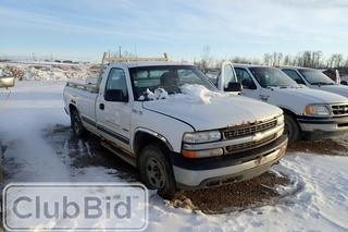 2000 Chevrolet Silverado 1500 4x4 Regular Cab Pickup Truck. Kms NA. SN 1GCEK14V7YZ222411. **PARTS ONLY**