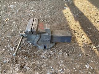 Bench Vise 11".