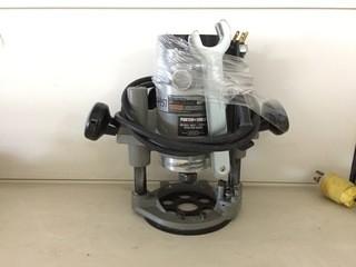 Porter Cable Fixed Base Router, Model 690LR.