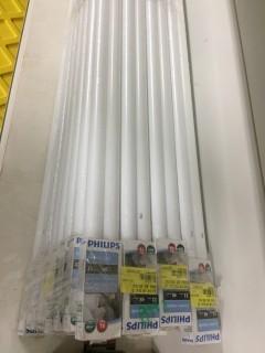 Lot of (4) 2pk Philips 32W 48" Natural Light Fluorescent Lamps.