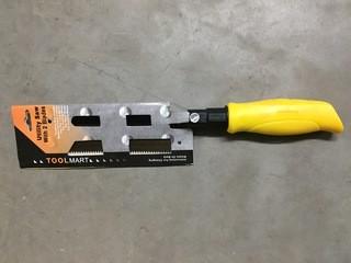 Utility Saw with 2 Blades.