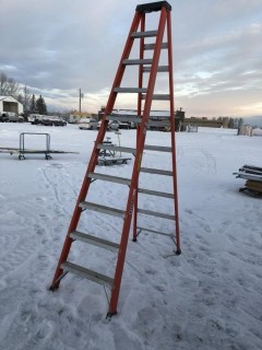 Sturdy Ladder Heavy Duty 10' Fiberglass Step Ladder.