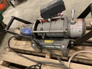 Pro Winch, 12V, 10,000 LB  c/w Remote (W-4,4,3)