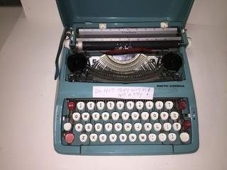 Smith-Corona Corsair Portable Typewritter.