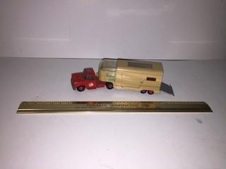 Matchbox King Size Dodge Tractor & Articulated Horse Van Diecast Model.