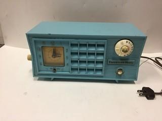 Fairbanks Morse Clock Radio, Model 55S37.