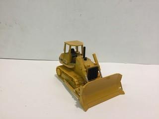 Ertl John Deere 850C Dozer Diecast Model.