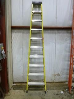 10' Featherlite Ladder, Working Load-300lbs